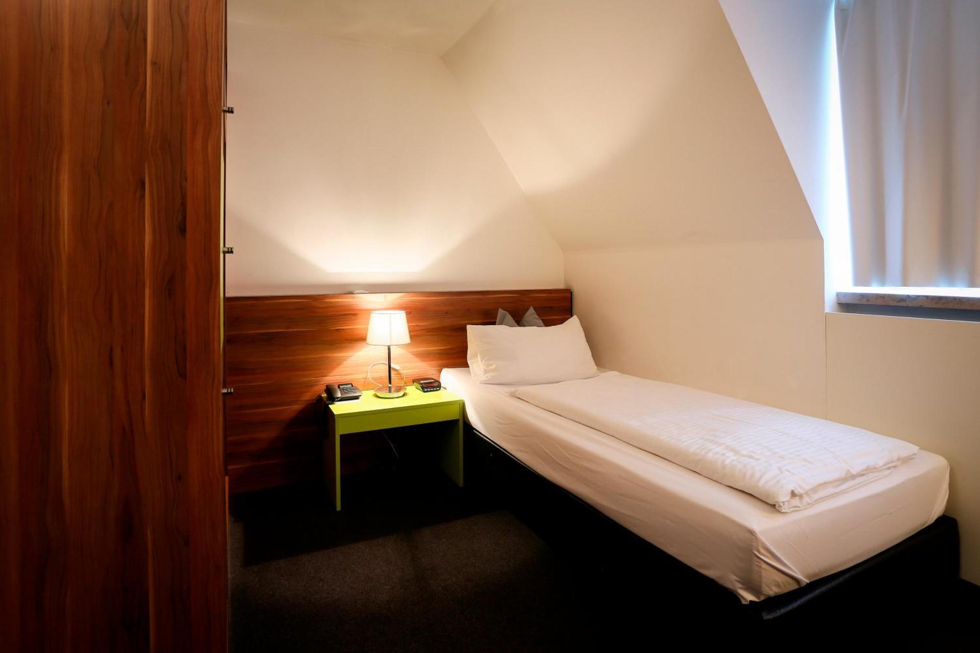 Hotel Schempp Бобинген Стая снимка