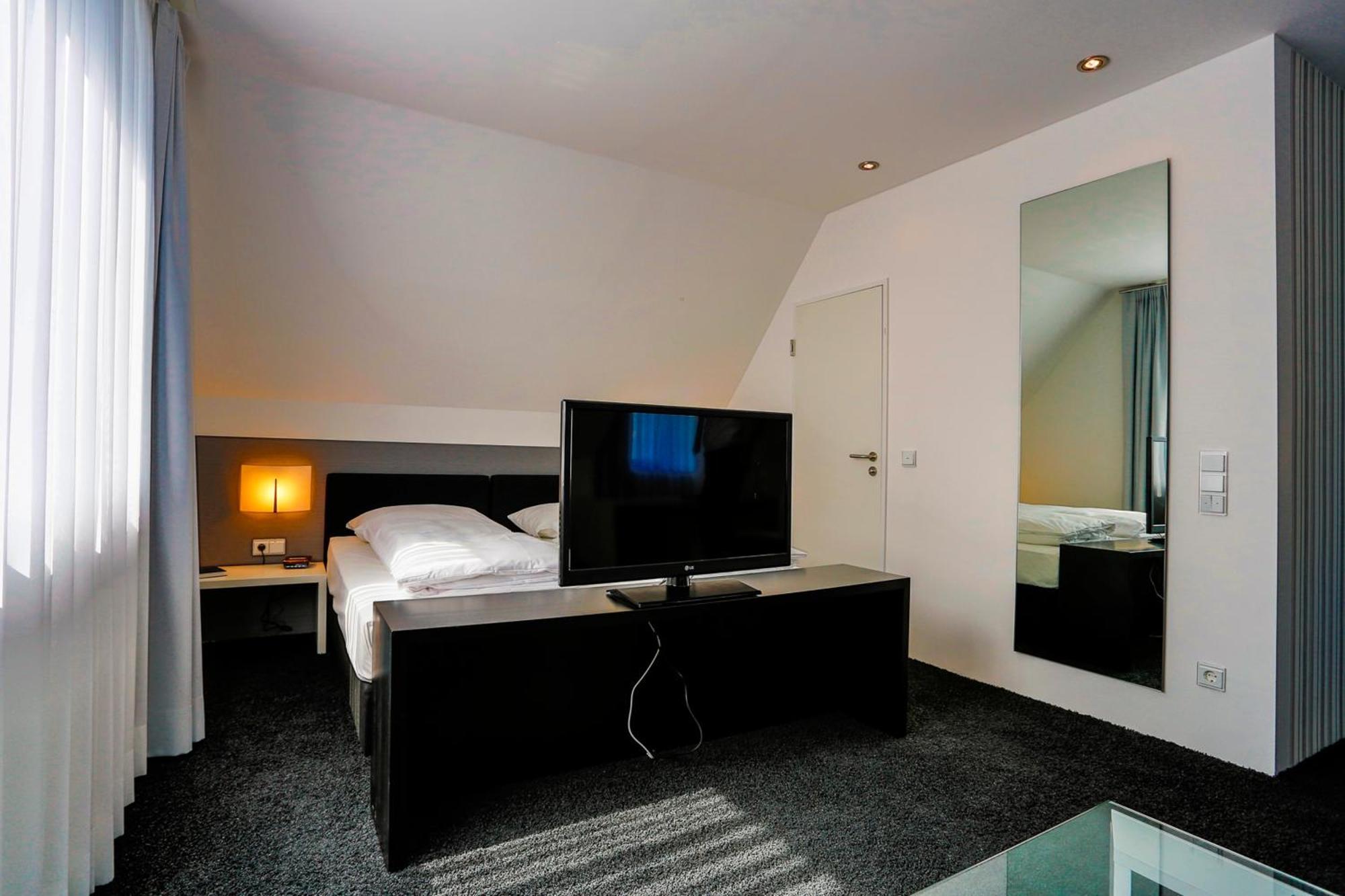 Hotel Schempp Бобинген Стая снимка